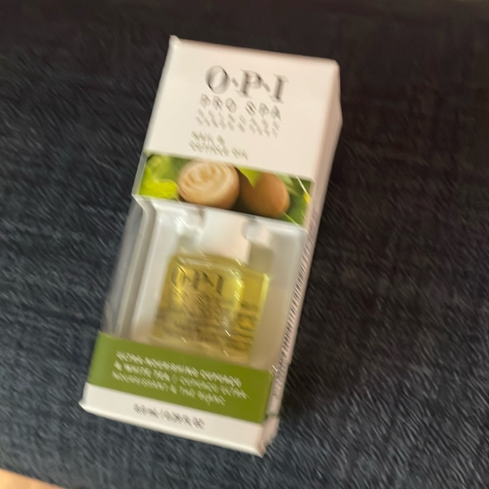 OPI nails me cuticle oil